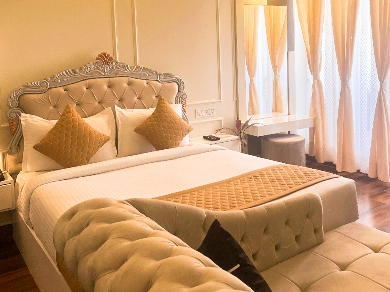 LUXURY ROOM WITH BALCONY Thumbnail