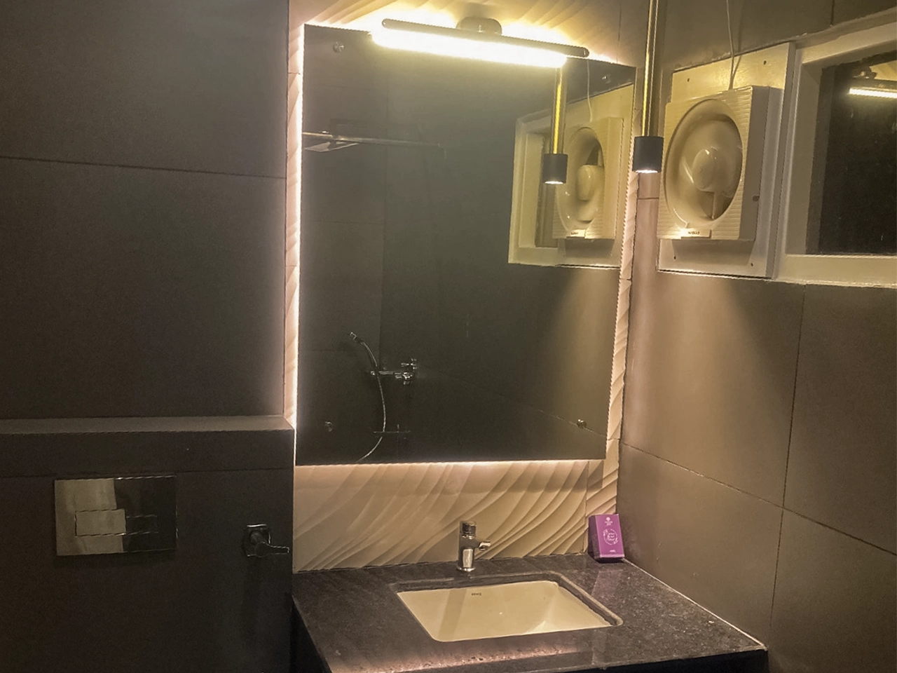 EXECUTIVE ROOM Thumbnail