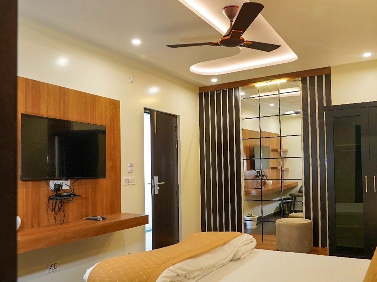 LUXURY ROOM  WITH PARK VIEW Thumbnail