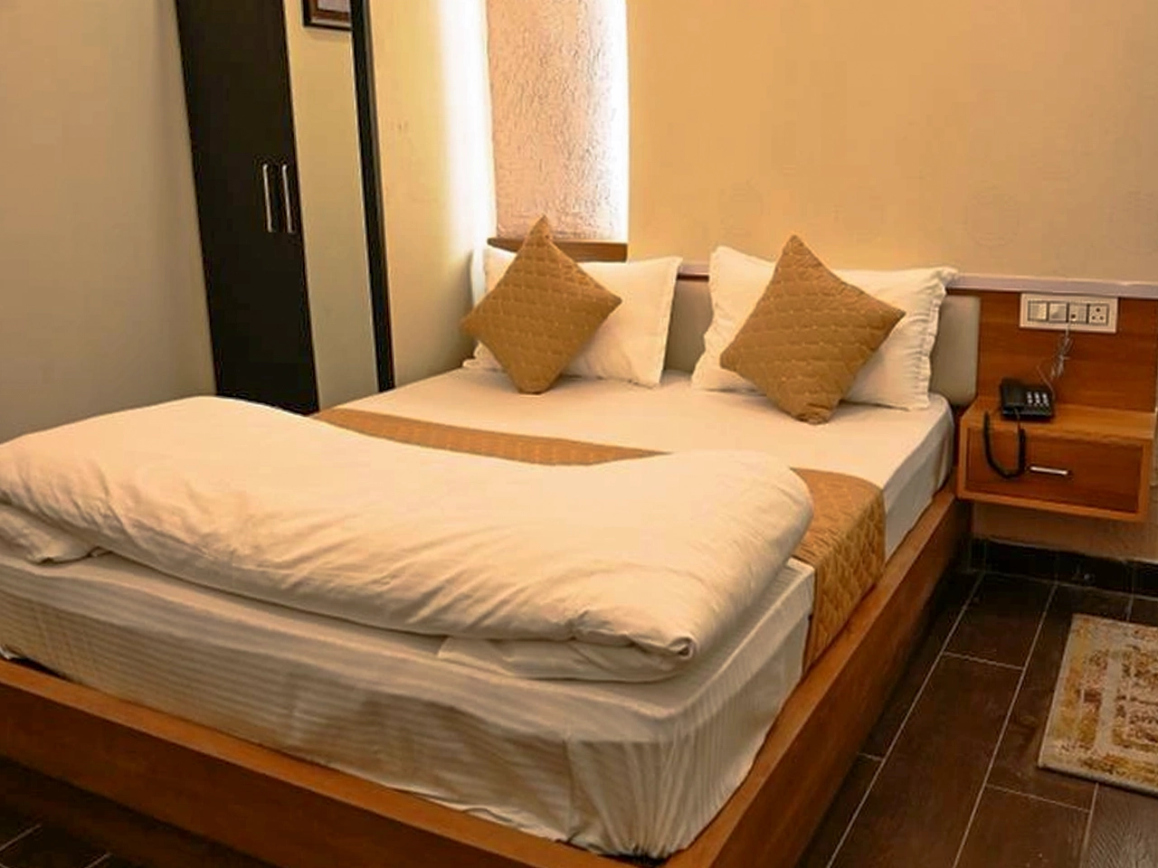 DELUXE ROOM Thumbnail