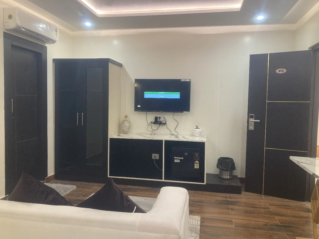 PREMIUM SUITE ROOM Thumbnail