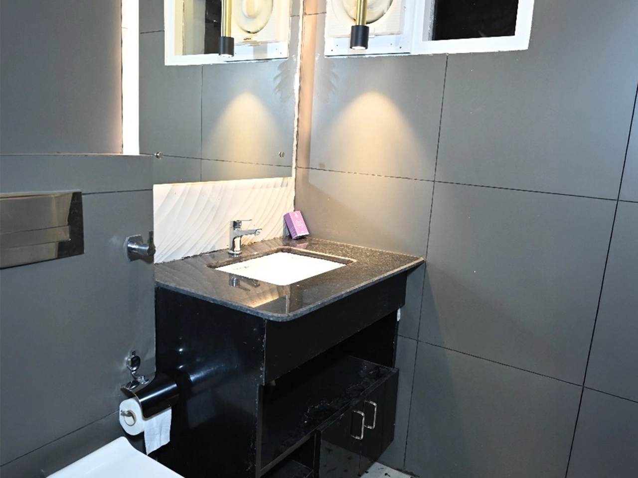 EXECUTIVE ROOM Thumbnail